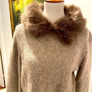 New Catherine Malandrino Beige Sweater Faux Fur Neckline Size Large